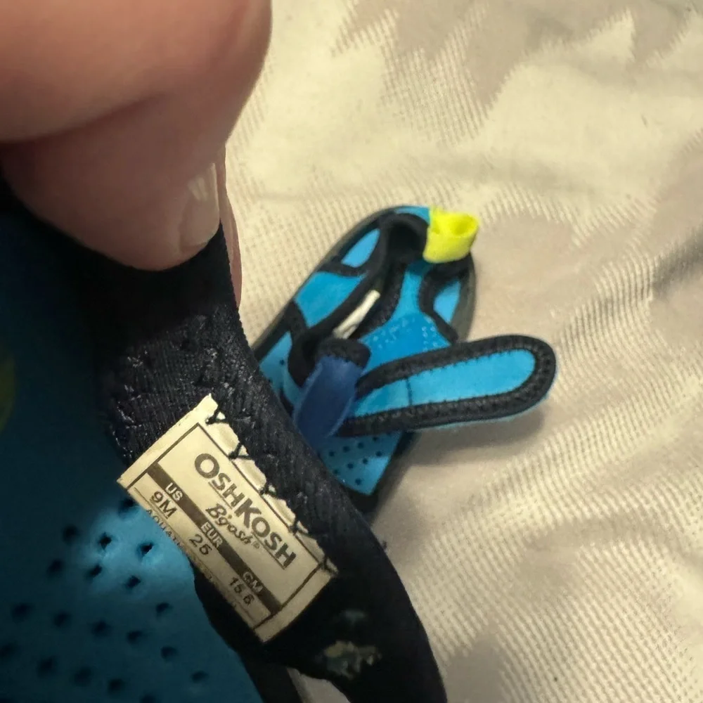 Kids Blue Water Shoes. Never Worn.  Osh kosh so great quality! 9M